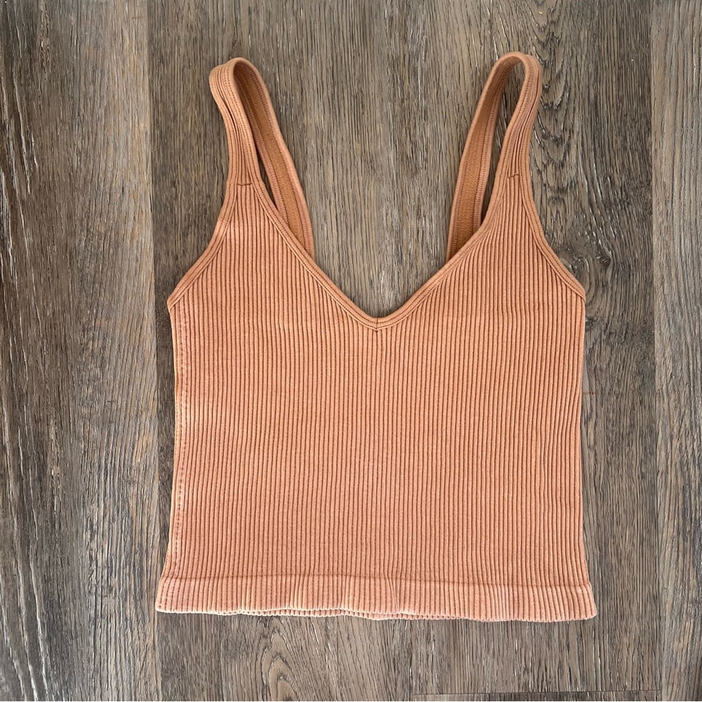 Bella Seamless ribbed tan cropped top